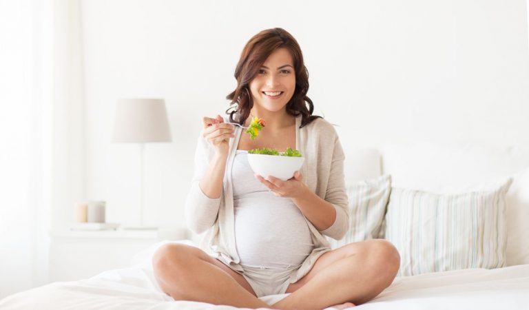 imagen embarazo saludable alimentos y nutrientes